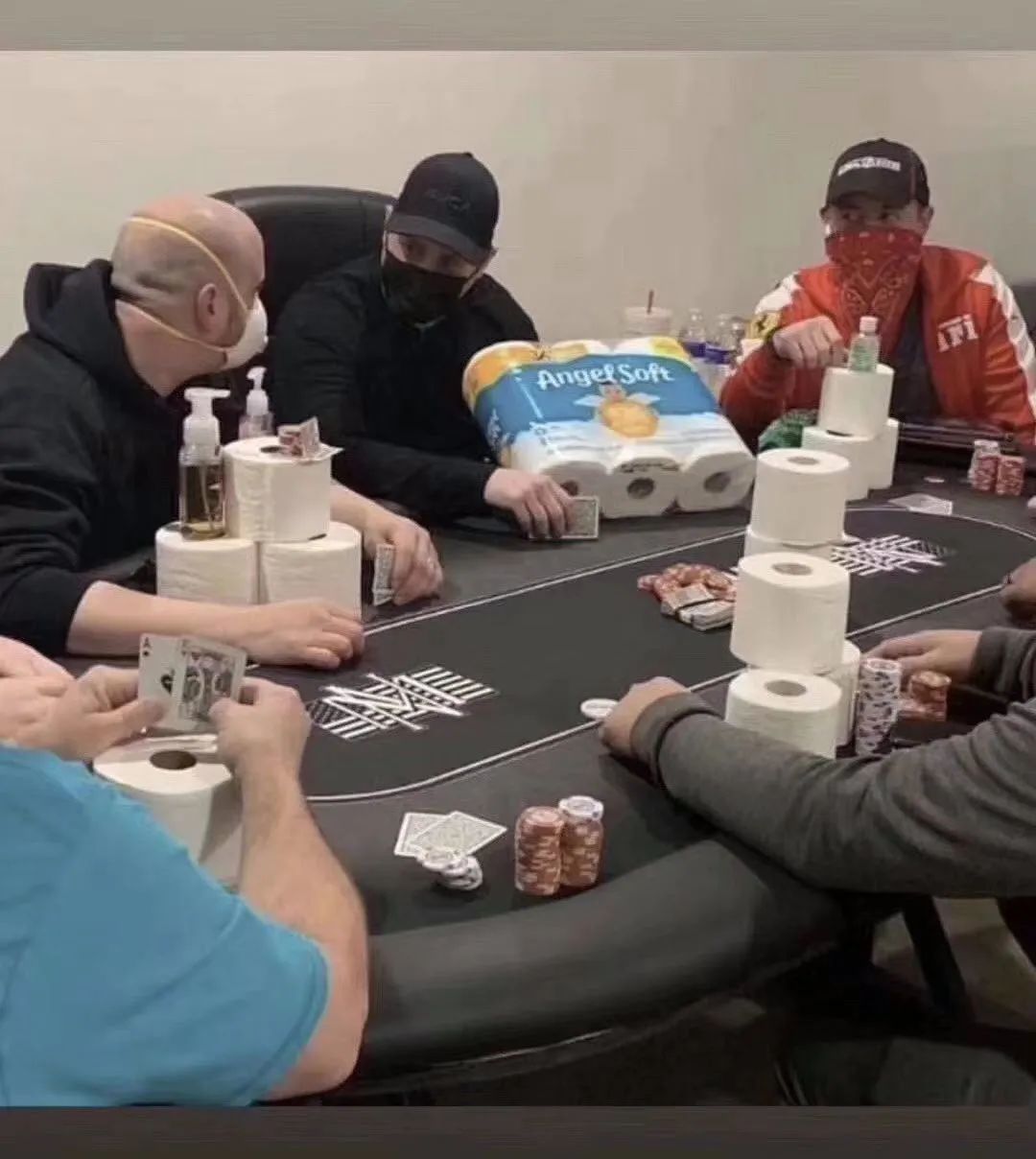 疫情期间的外国人都是怎么玩德州扑克的？ - 德州扑克